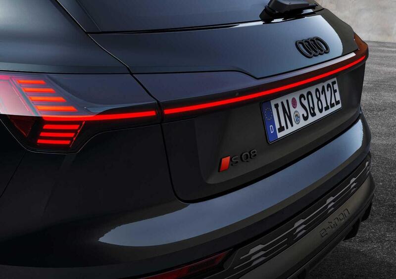 Audi SQ8 (2023-->>) (10)