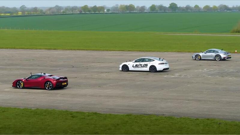 Drag race tra Ferrari, Tesla e Porsche [VIDEO]