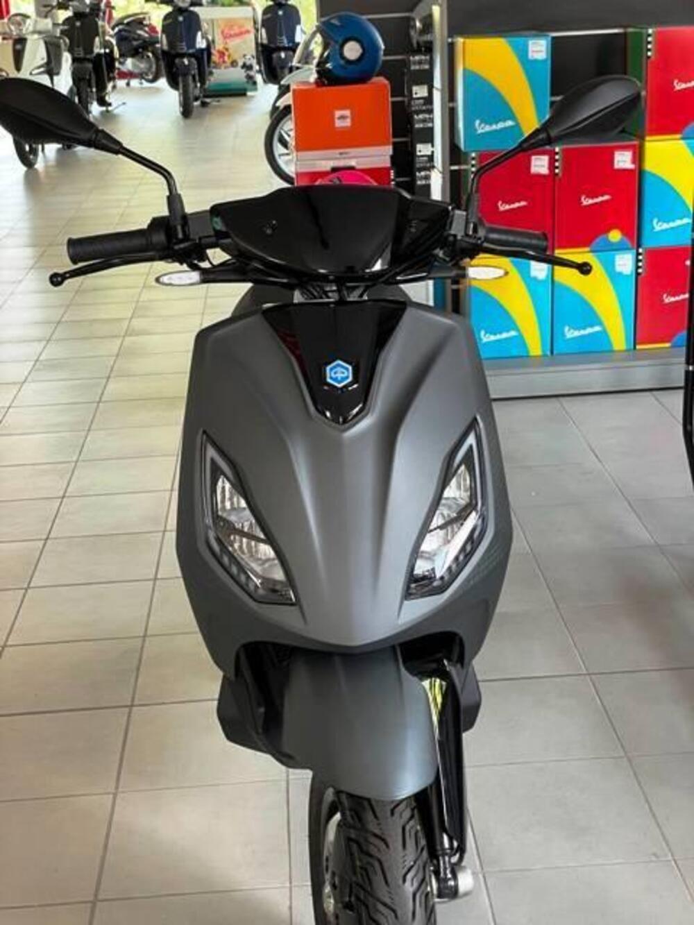 Piaggio 1 Active PMP (2022 - 23) (2)