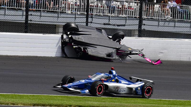 Quella RUOTA ha sfiorato la GENTE | L&#039;incidente ASSURDO alla Indy 500 [VIDEO]