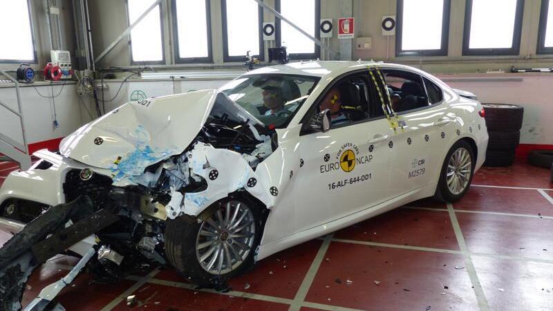 Alfa Romeo Giulia: sicurezza al top con 5 stelle Euro NCAP [Video]