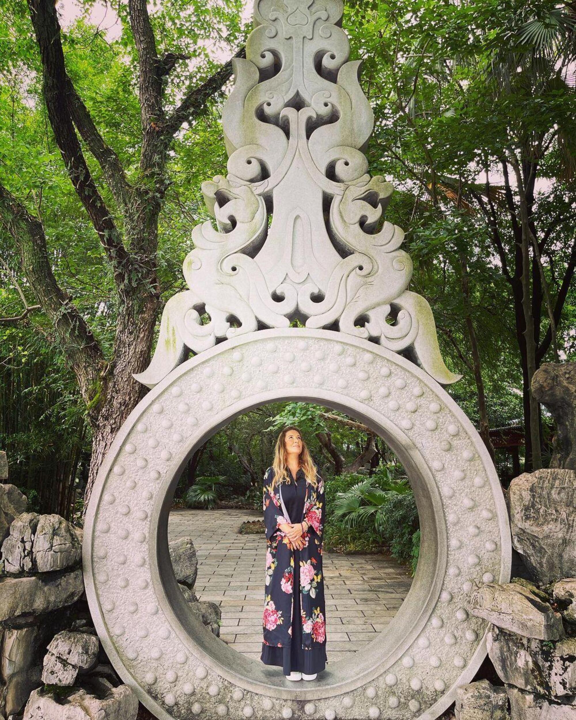 Selvaggia Lucarelli in Cina scrive su Instagram: &quot;&Egrave; vacanza quando puoi girare in vestaglia&quot;