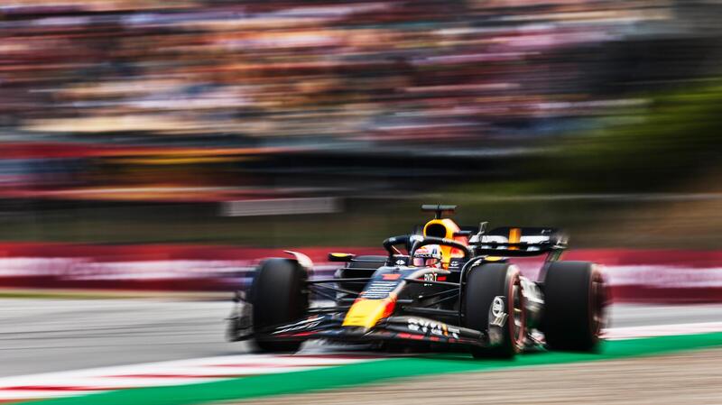 F1 GP Spagna 2023: Vince Verstappen davanti alle Mercedes sul podio. Ferrari delusa