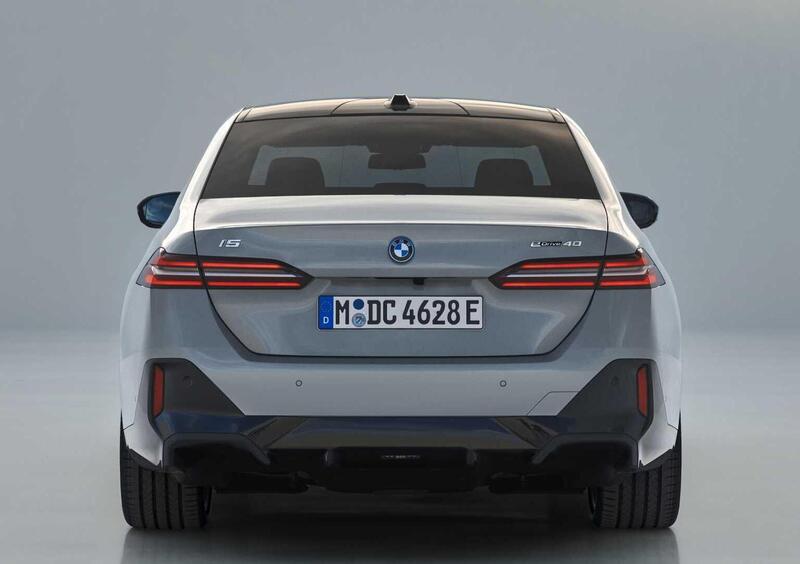 BMW i5 (2023-->>) (9)