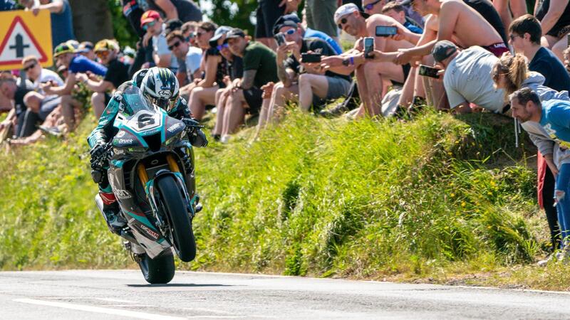 Tourist Trophy 2023: Michael Dunlop vince Supersport e Superbike, il record di Joey &egrave; ora pi&ugrave; vicino