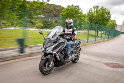 Kymco AK 550 Premium TEST: ora &egrave; anche &quot;Touring&quot;