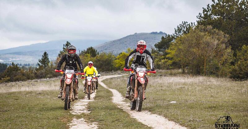 Le maxi enduro sono roba da vecchi? Se lo pensi, sei fuoristrada!