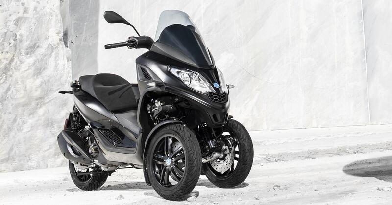 Piaggio MP3 300 2023: per l&#039;estate si veste di nero