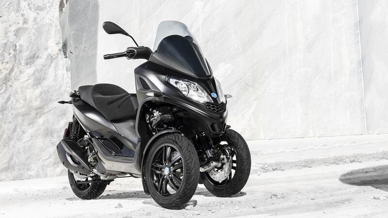 Piaggio MP3 300 2023: per l&#039;estate si veste di nero