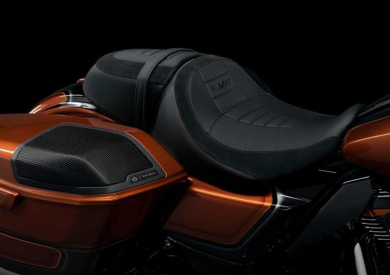 Harley-Davidson CVO - Custom Vehicle Operations CVO Road Glide (2023) (20)