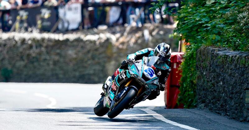 Tourist Trophy: Dunlop vola a 130 mph di media in Supersport e vince per la venticinquesima volta