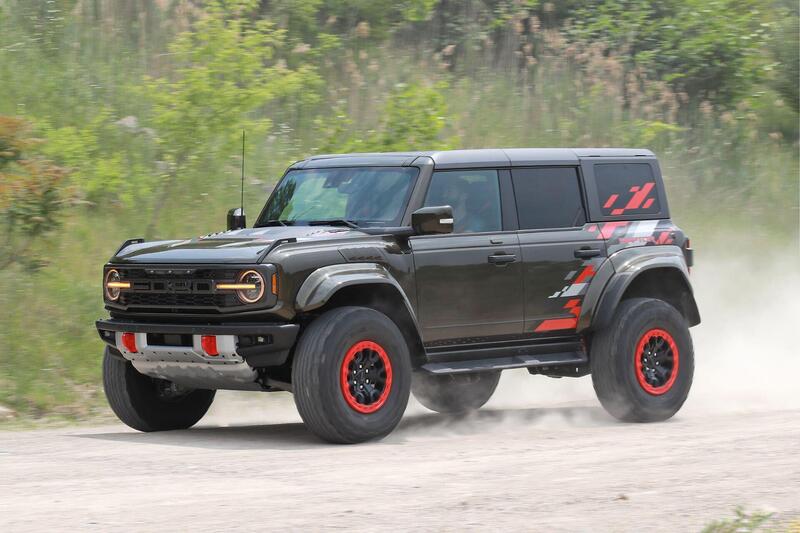 Ford Bronco Raptor 2024, ma quanto &egrave; bello? [Foto Spia]