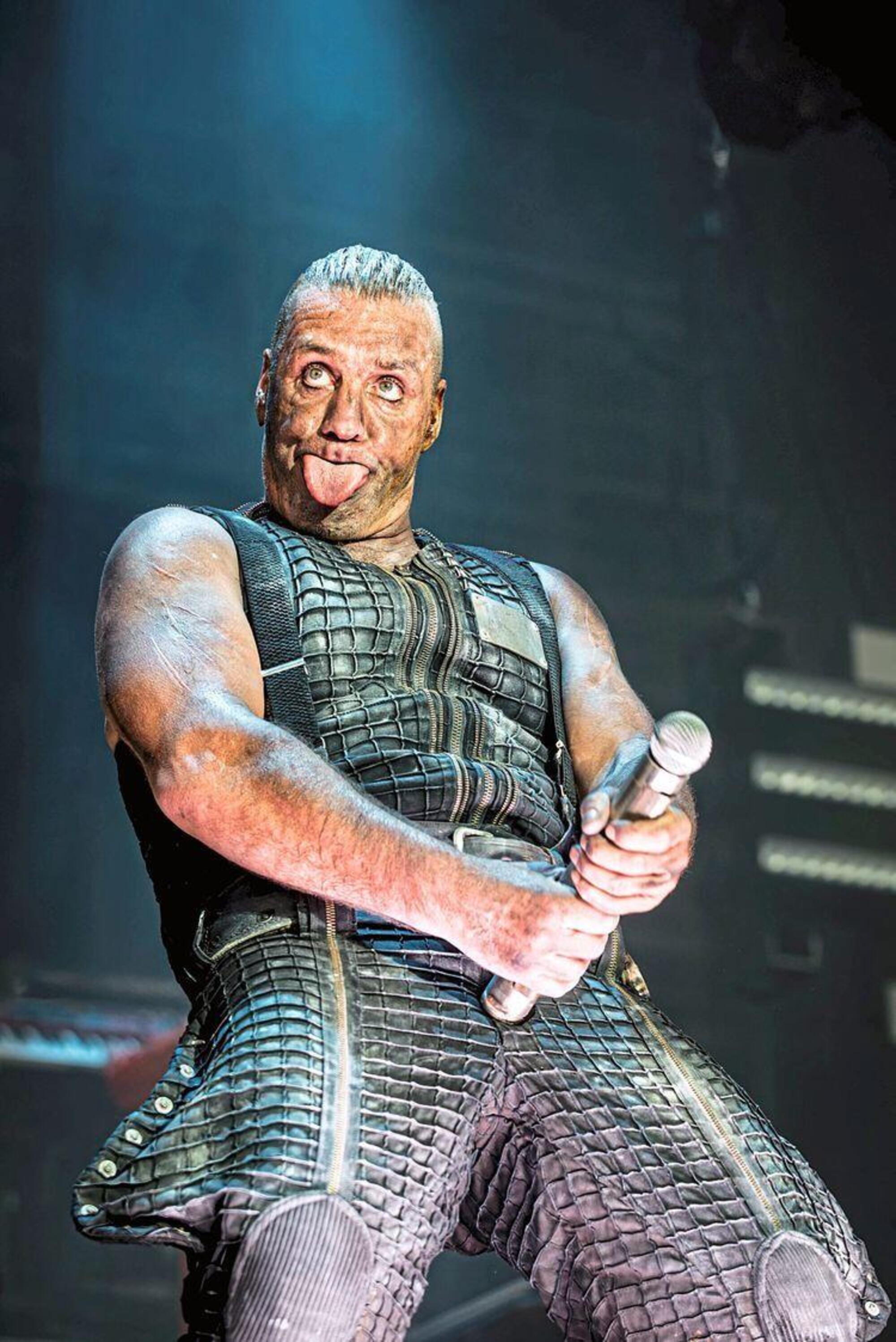 Till Lindemann sul palco con i Rammstein