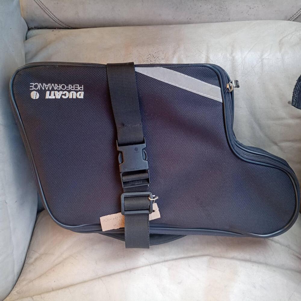 Coppia borse originali Ducati performance per Mons (5)