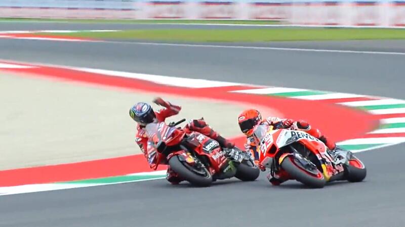 MotoGP 2023. GP d&#039;Italia al Mugello. Pole: Pecco Bagnaia primo, Marc Marquez secondo tra le polemiche [VIDEO]