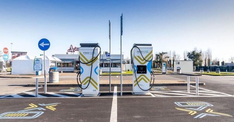 Colonnine ricarica elettrica in autostrada, facciamo il punto