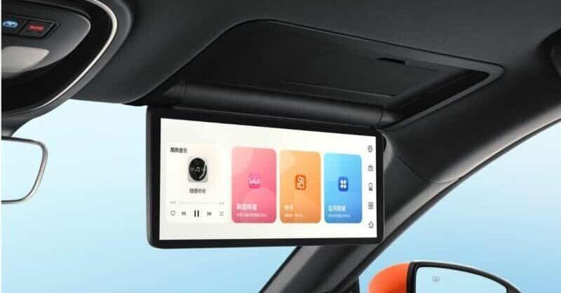 L&#039;auto di Huawei - CATL con schermo olografico e il parasole-display