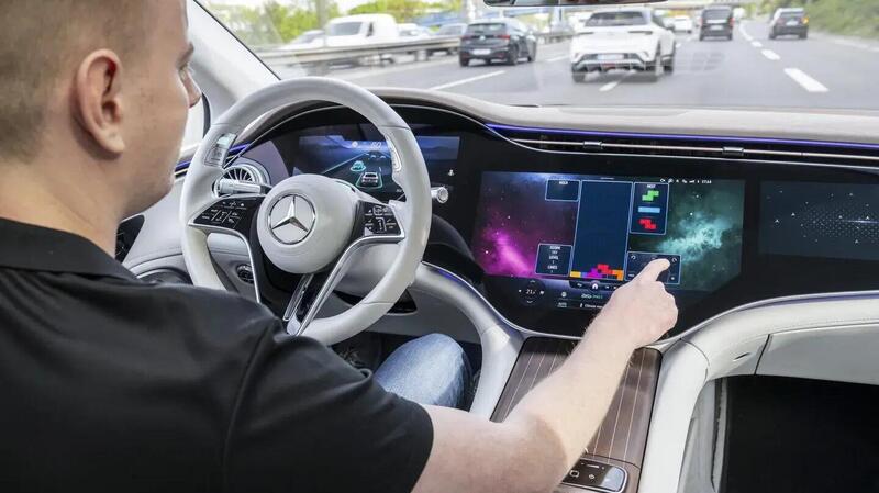 Mercedes batte Tesla: approvata la guida autonoma Livello 3 in California