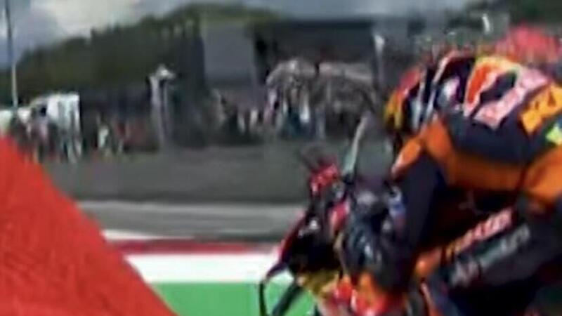 [VIDEO] MotoGP 2023, GP d&#039;Italia al Mugello. E voi Jack Miller che stacca una mano in partenza lo avevate visto?