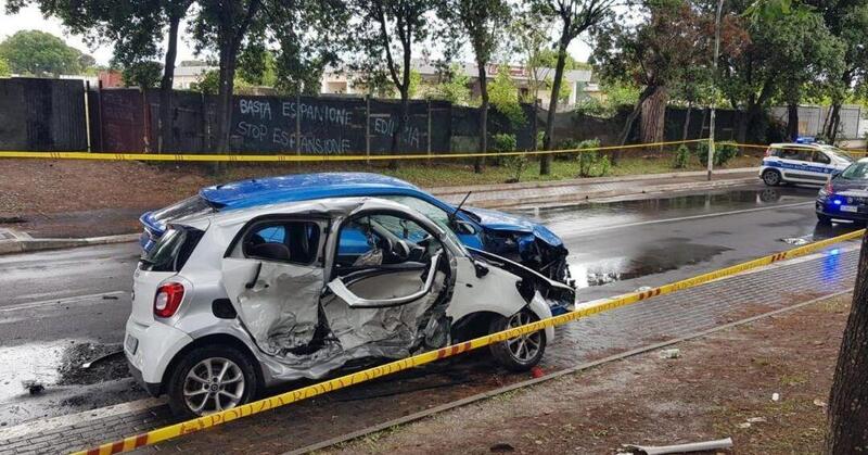 Lamborghini Urus contro Smart a Roma, morto un bimbo di 5 anni. YouTuber indagato per omicidio stradale