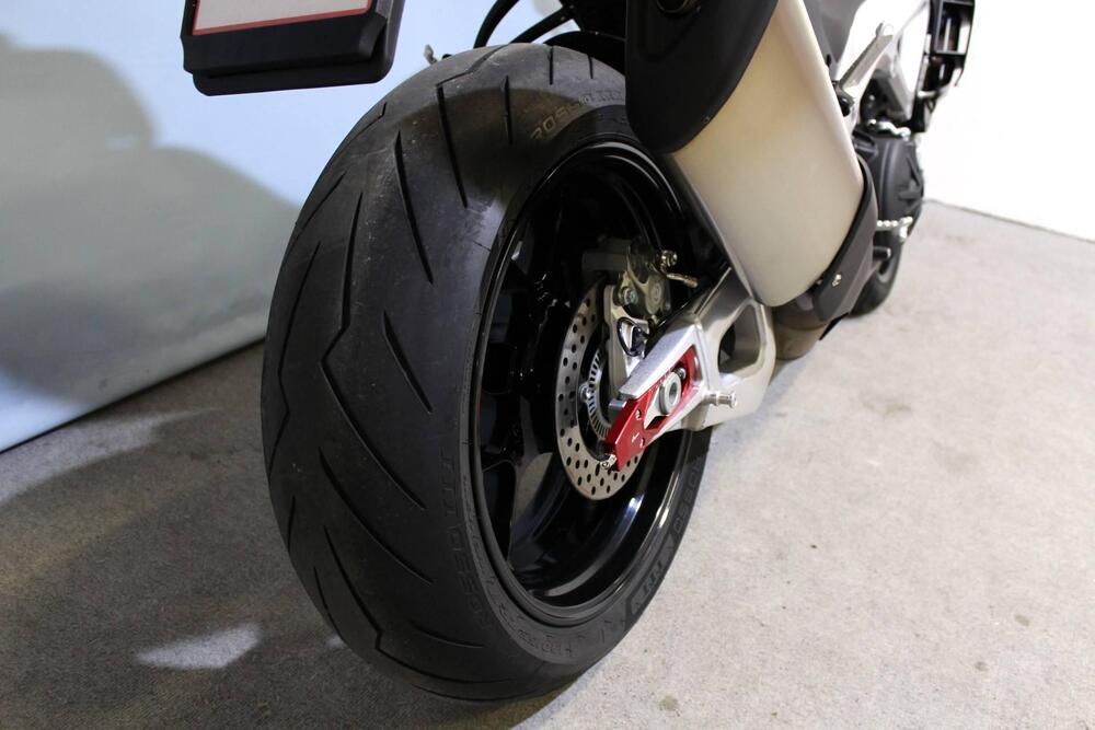 Aprilia Tuono V4 (2021 - 24) (6)