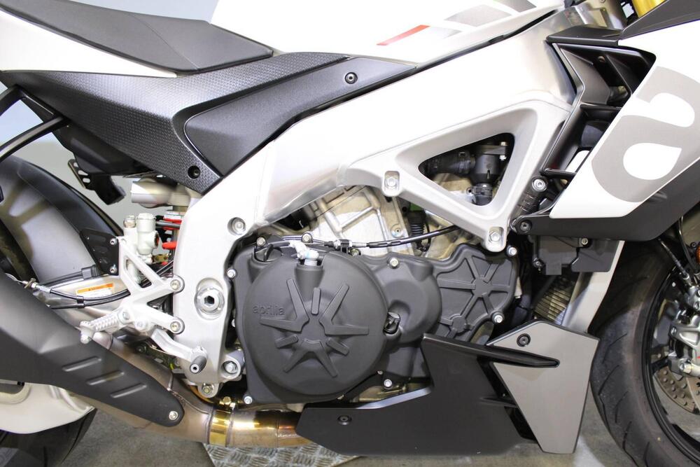 Aprilia Tuono V4 (2021 - 24) (11)