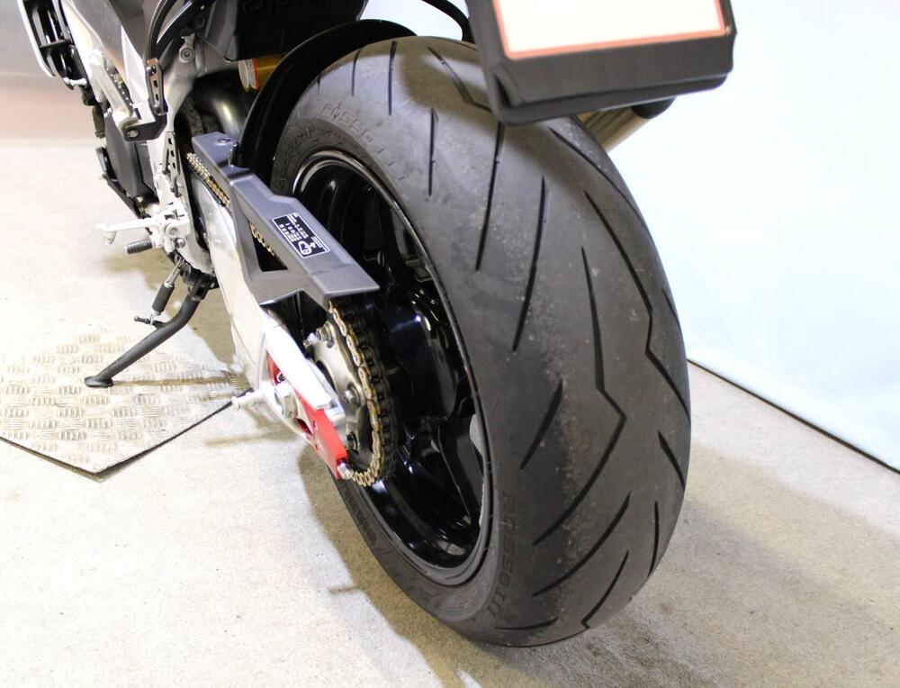 Aprilia Tuono V4 (2021 - 24) (19)