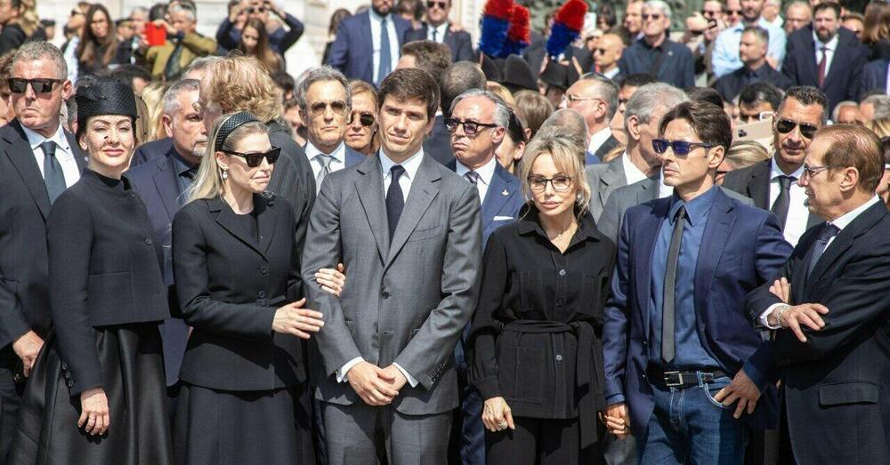&ldquo;Al funerale di Berlusconi ho rischiato di morire e mi ha salvato un berlusconiano&rdquo;