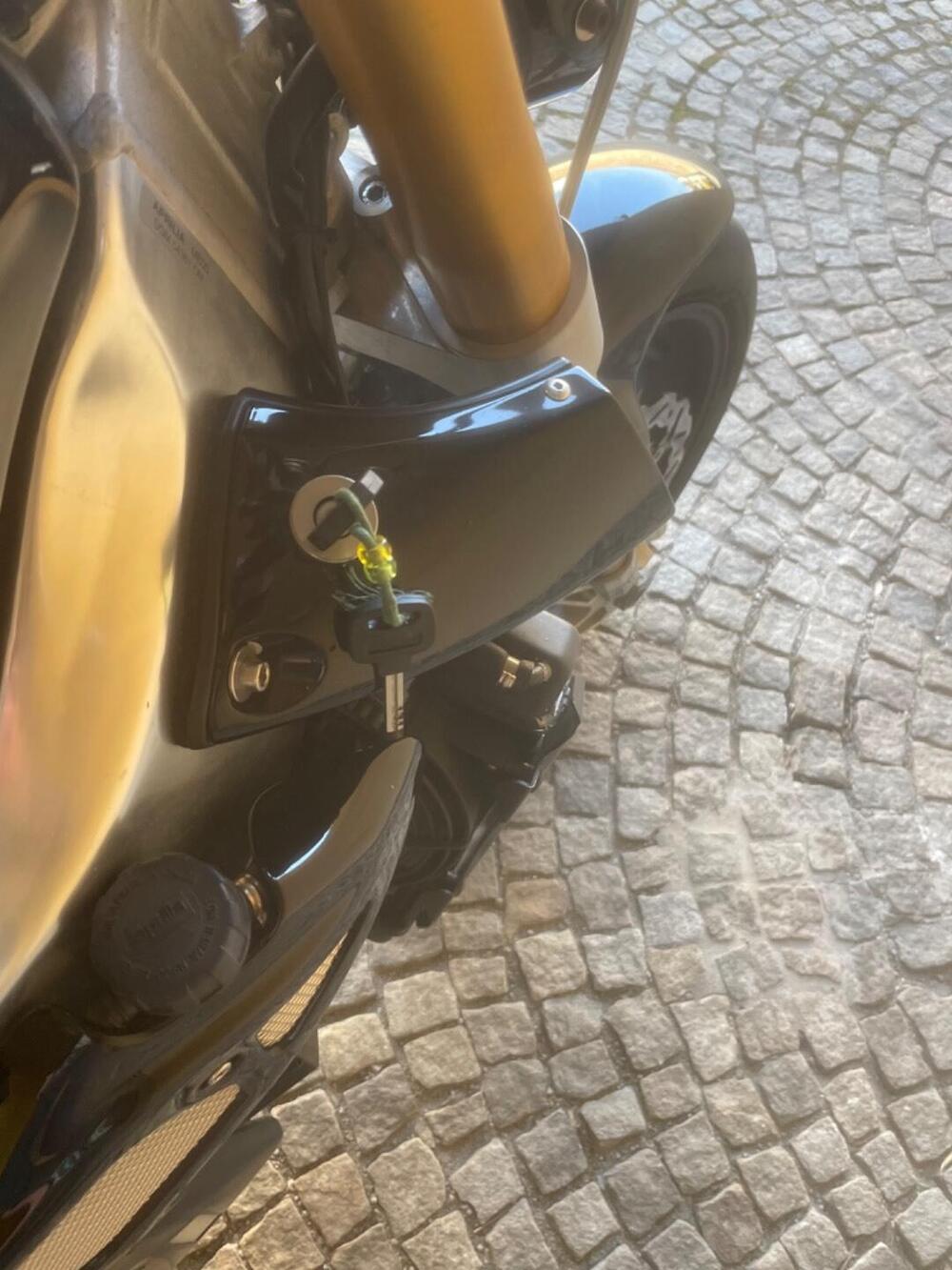 Aprilia RSV 1000 (1998 - 99) (13)