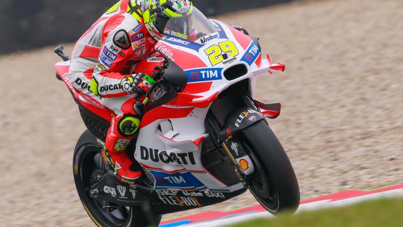 MotoGP, Assen 2016. Iannone &egrave; il pi&ugrave; veloce nelle FP2, Rossi a 0.004