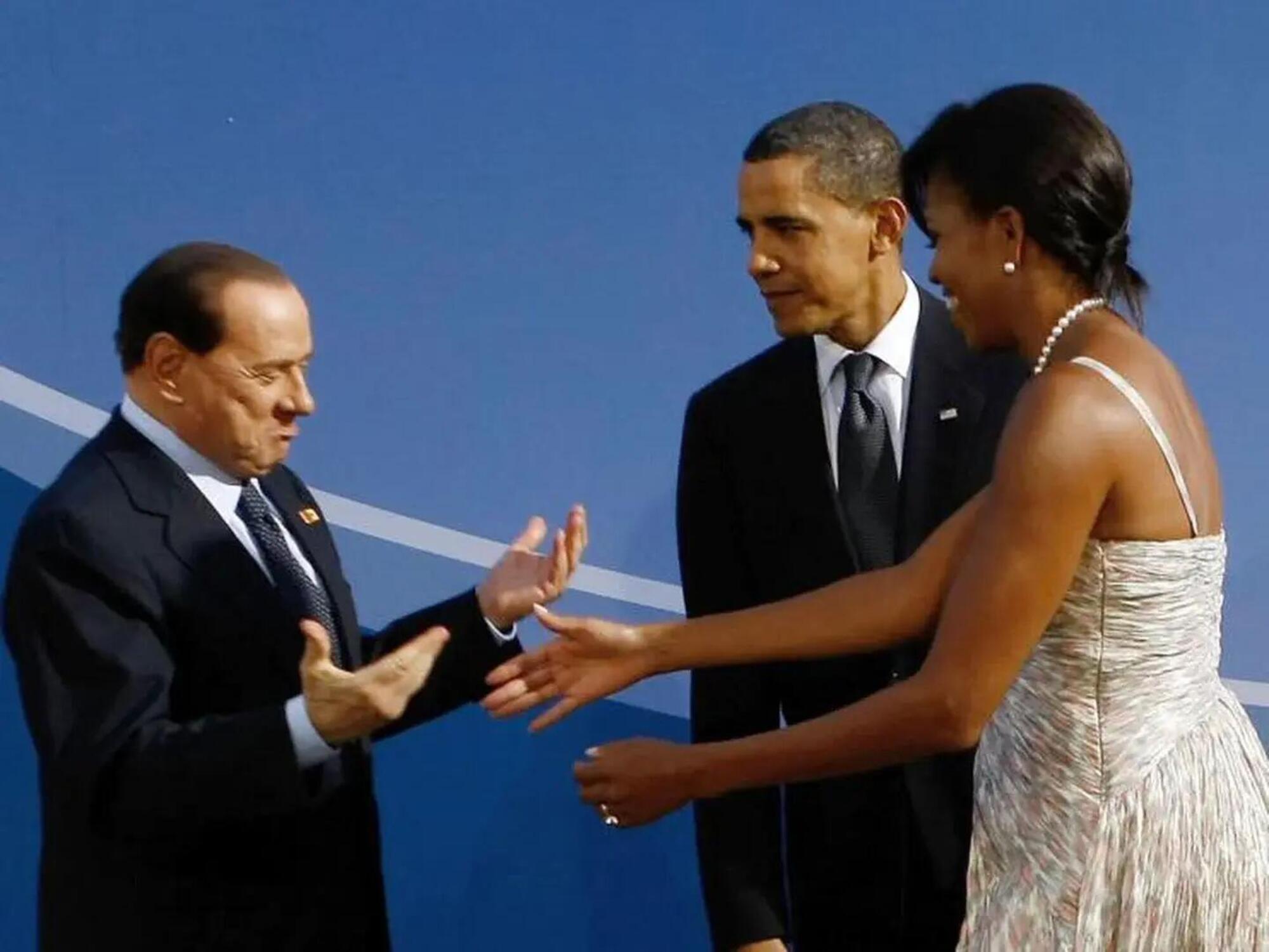 Silvio Berlusconi e la reazione di fronte a Michelle Obama