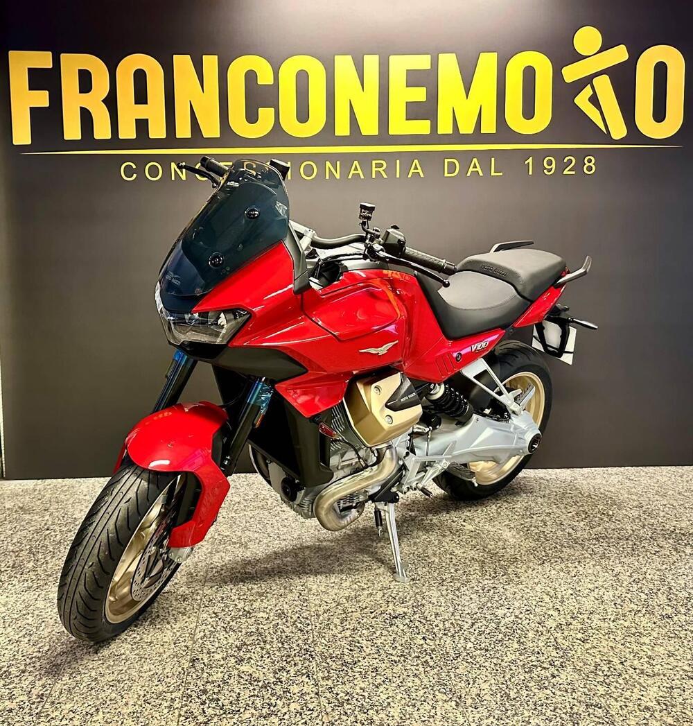 Moto Guzzi V100 Mandello (2022 - 24) (3)