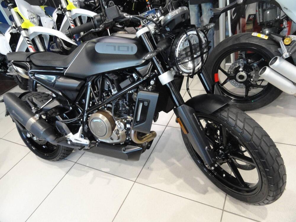 Husqvarna Svartpilen 701 (2019) (2)