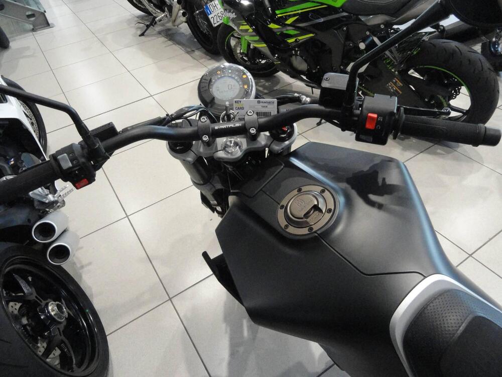 Husqvarna Svartpilen 701 (2019) (7)