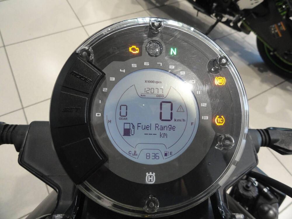 Husqvarna Svartpilen 701 (2019) (8)