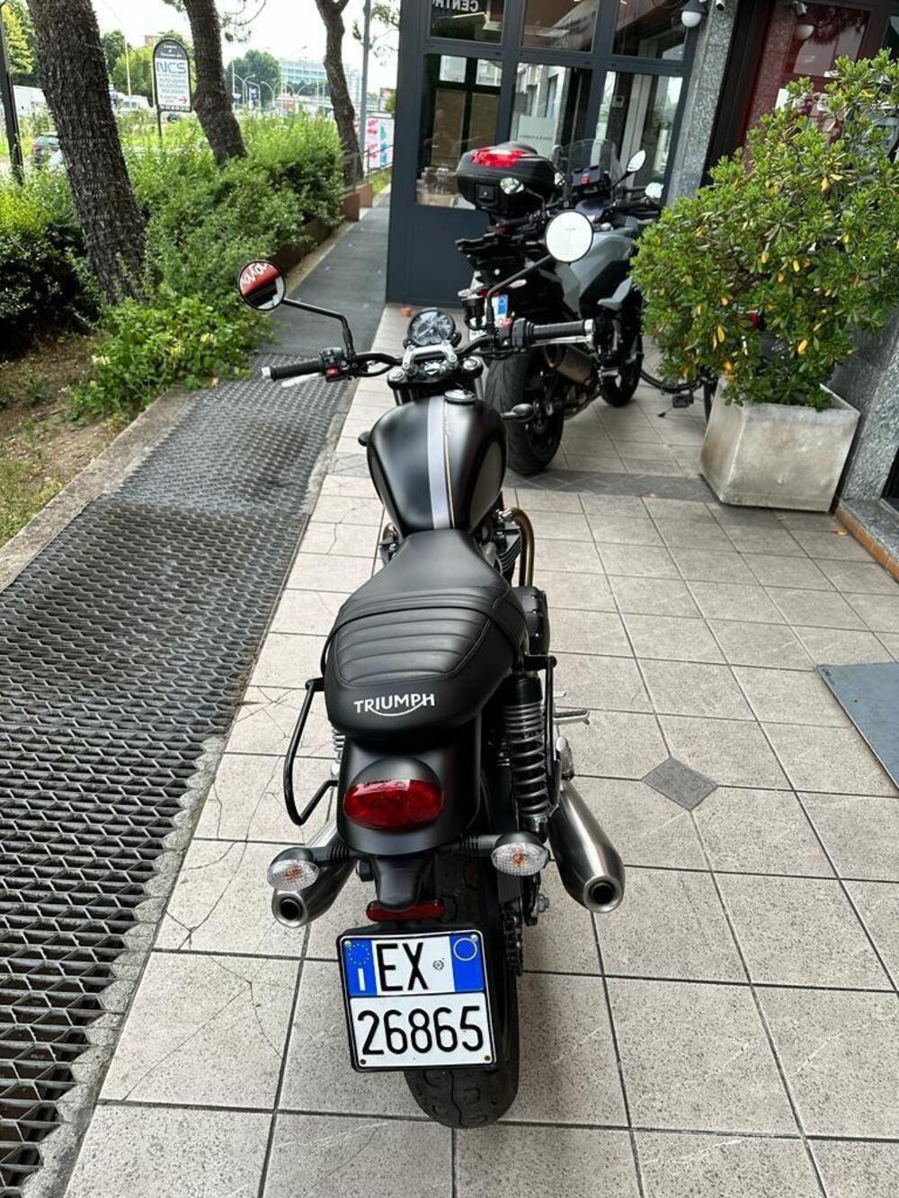 Triumph Street Twin 900 (2021 - 22) (3)