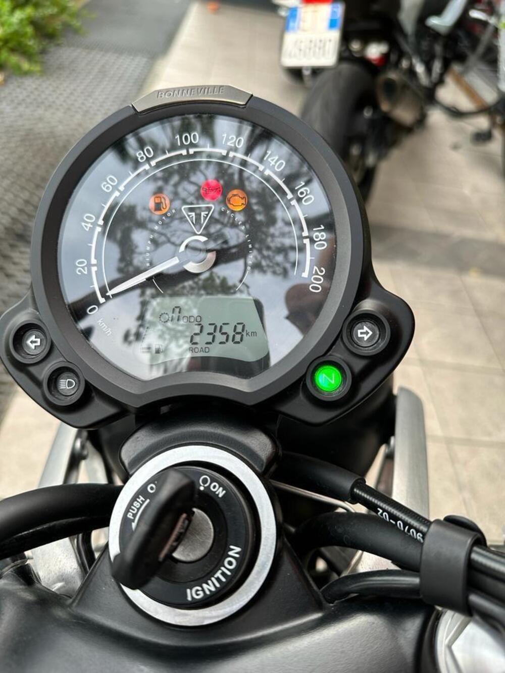 Triumph Street Twin 900 (2021 - 22) (11)