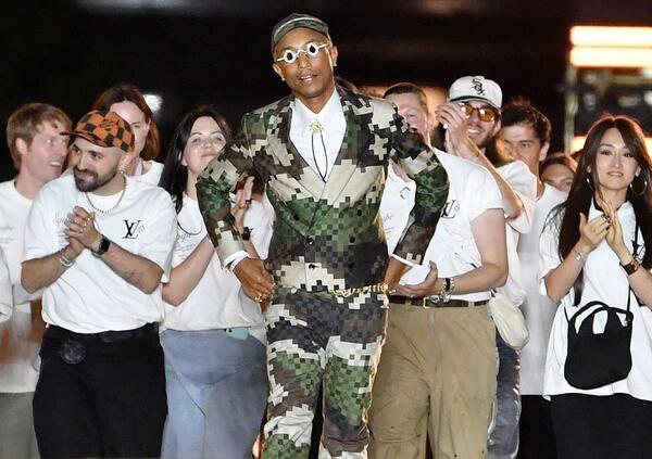 La prima di Pharrell con Louis Vuitton? Altro che moda, vince l'intrattenimento e la popolarit&agrave; di chi si vanta di non aver studiato 