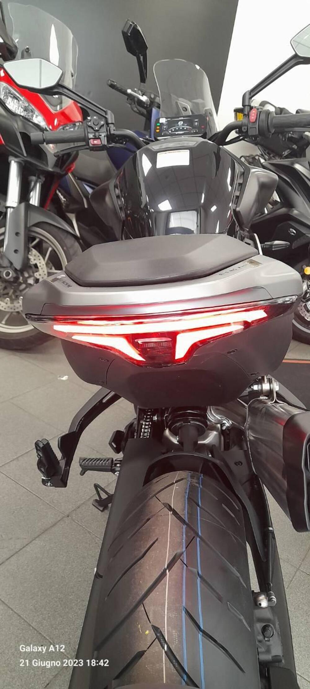 CFMOTO 800NK Sport (2023 - 25) (9)