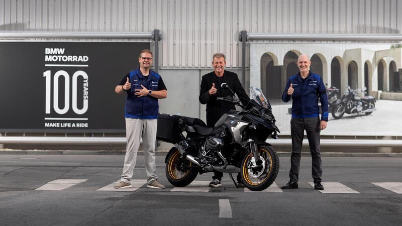 BMW sveler&agrave; la R 1300 GS il 28 settembre. E intanto si festeggia il milionesimo GS con il boxer