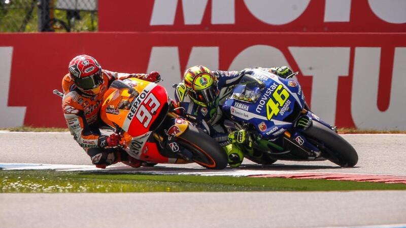 [VIDEO] MotoGP 2023. Valentino Rossi 8 anni fa ad Assen combinava questo. E il volo di Lorenzo?