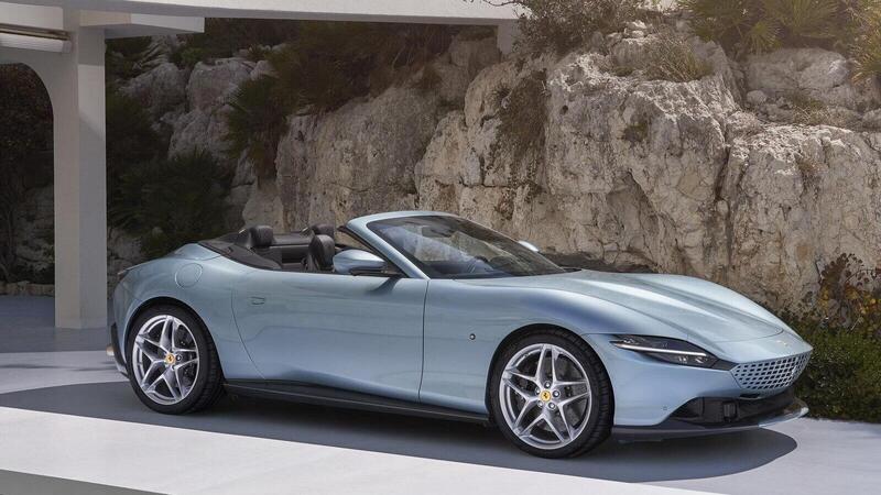 Scende in campo e le ha tutte contro: Ferrari Roma Spider Top e Flop