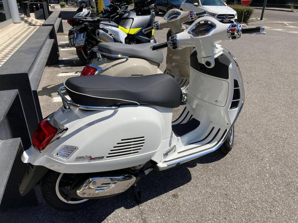 Vespa GTS 300 Super (2023 - 24) (2)
