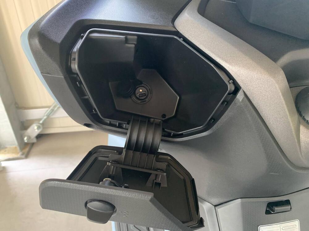 Kymco X-Town 300i (2021 - 24) (16)