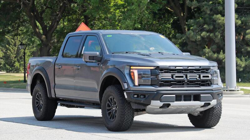 Ford F150 Raptor, il nuovo facelift arriva nel 2024 [Foto Spia]