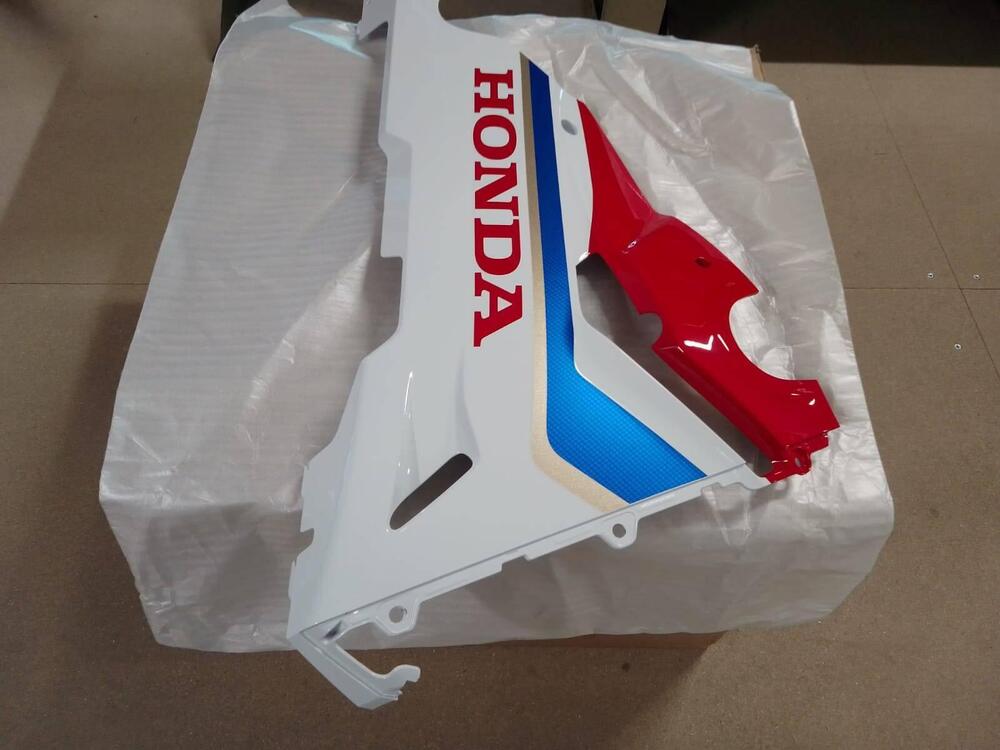 FIANCATA DESTRA PER HONDA CBR 1000 S2 DEL 2018. C (3)