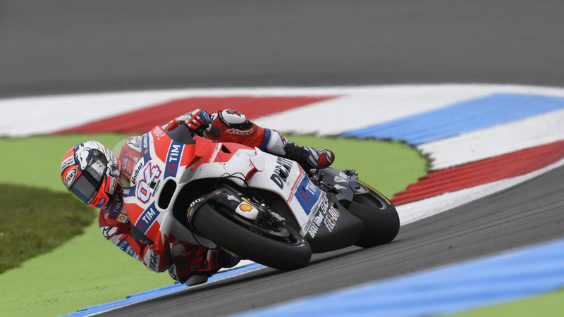 MotoGP 2016. Dovizioso in pole position nel GP d'Olanda