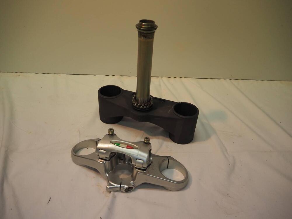 MV Agusta Brutale 910 base e testa di sterzo (2)