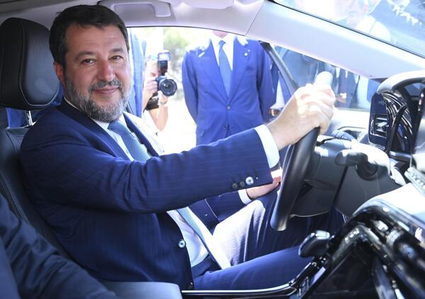 Nuovo Ddl Salvini: ok, ma come c***o funziona l&rsquo;alcolock e quando dovrai (davvero) non usare pi&ugrave; il cellulare in auto
