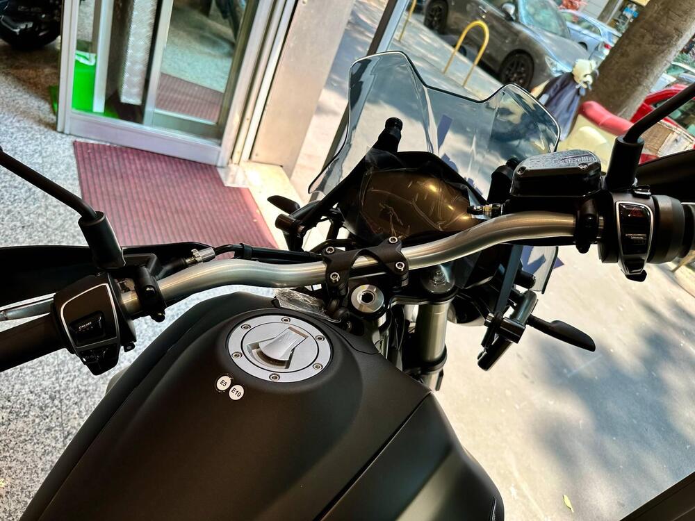 Moto Guzzi V85 TT (2024 - 25) (11)